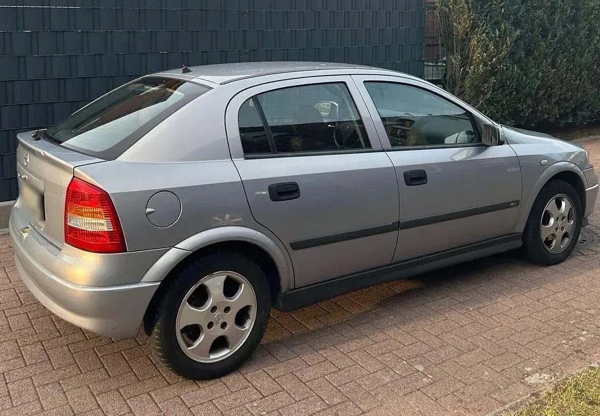 Gebraucht Opel Astra 2000 Silber Limousine
