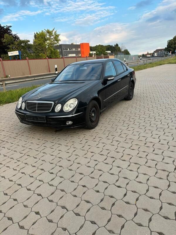 Schwarz Gebraucht 2003 Mercedes E320 Avantgarde Limousine | 2.999 € - Bild 1/4