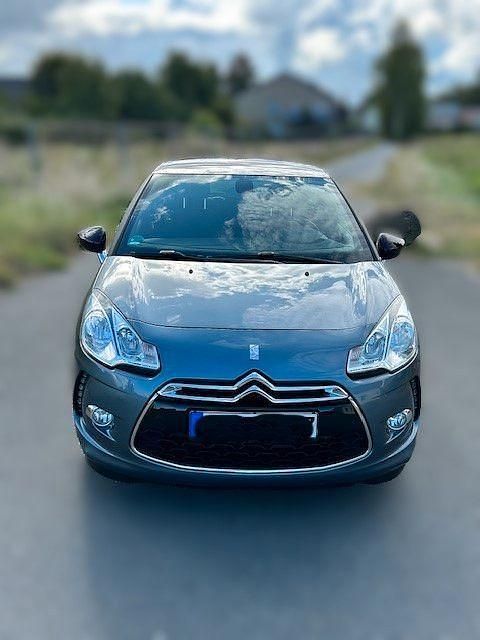 Grau Gebraucht 2012 Citroën DS3 So Chic Kleinwagen | 5.995 € (Fairer Preis) - Bild 1/4