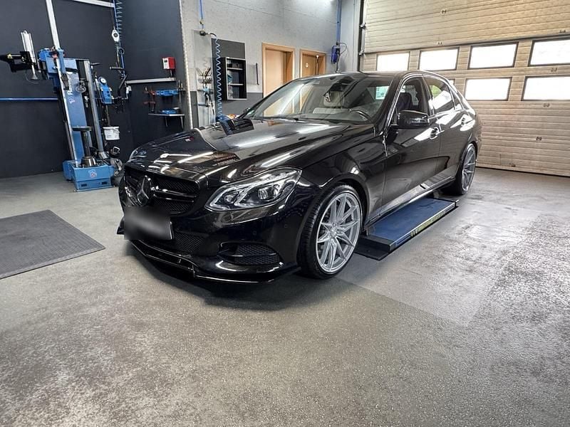 Schwarz Gebraucht 2015 Mercedes E400 Limousine | 19.999 € (Teuer) - Bild 1/4