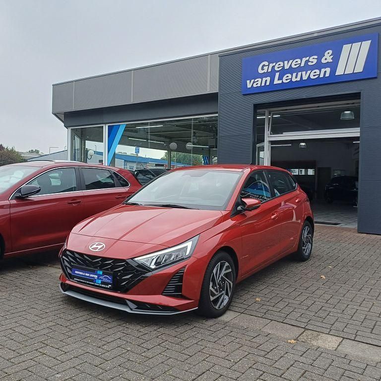 Rot Gebraucht 2024 Hyundai i20 Trend Limousine | 18.250 € (Fairer Preis) - Bild 1/4