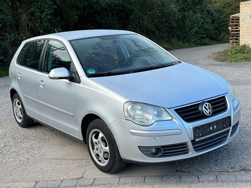 Gebraucht VW Polo Comfortline 69 PS (50 kW) 2005 Silber Kleinwagen