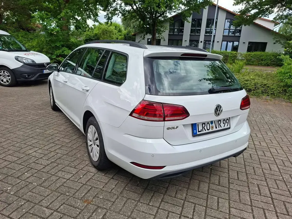 Gebraucht VW Golf VII Trendline 116 PS (85 kW) 2019 Pure white Kombi