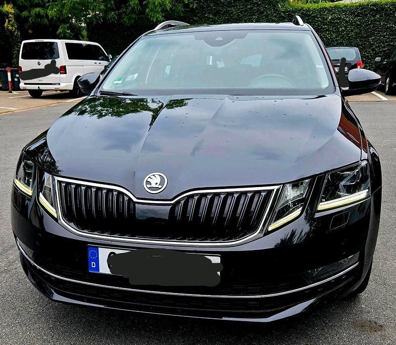 Schwarz Gebraucht 2019 Skoda Octavia Soleil Kombi | 9.200 € (Fairer Preis) - Bild 1/4