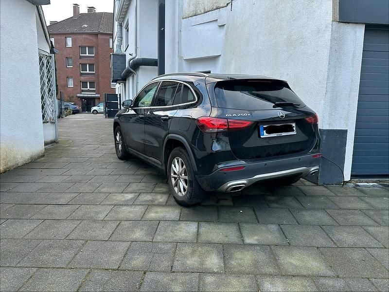 Schwarz Gebraucht 2021 Mercedes GLA250 SUV | 27.990 € (Superpreis) - Bild 1/4