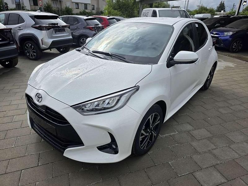Super white 2 Neu 2025 Toyota Yaris Hybrid Comfort Kleinwagen | 23.780 € (Fairer Preis) - Bild 1/4
