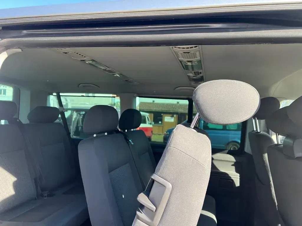 Używany VW Caravelle 131 KM (96 kW) 2008 Srebrny Van