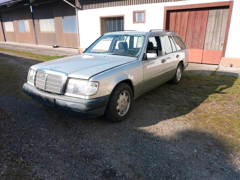 Gebraucht Mercedes 300 113 PS (83 kW) 1990 Silber Kombi