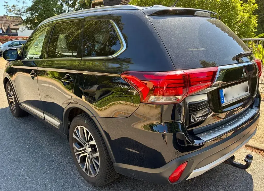 Używany Mitsubishi Outlander Top 150 KM (110 kW) 2016 Czarny SUV