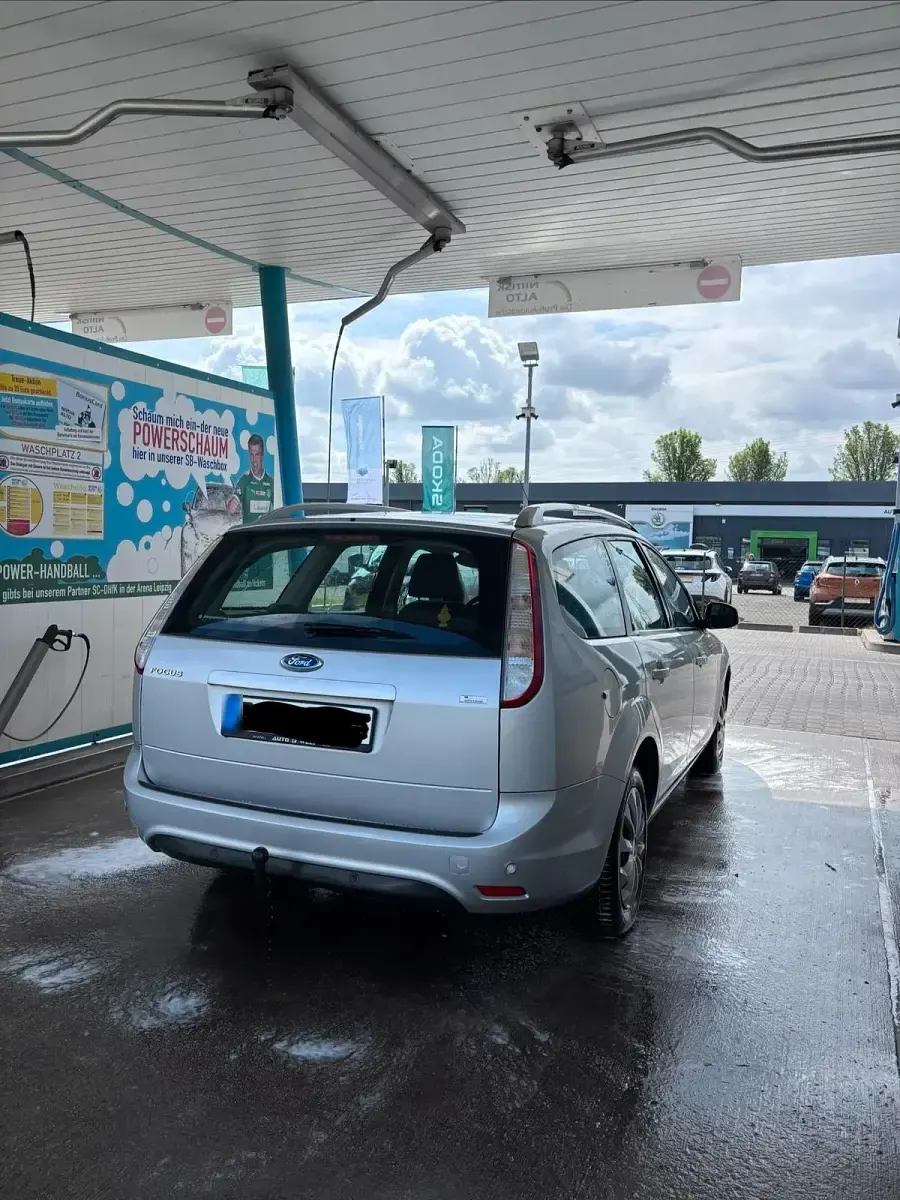 Gebraucht Ford Focus 101 PS (74 kW) 2009 Silber Kombi