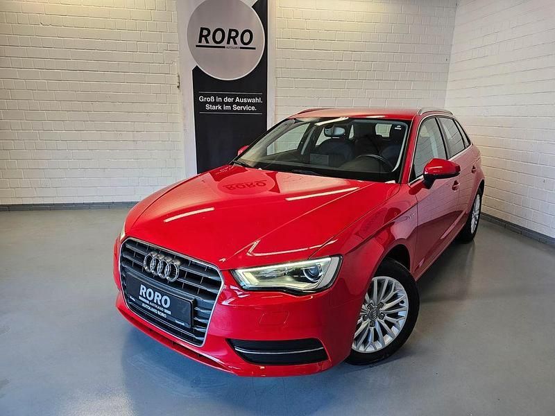 Gebraucht Audi A3 Ambiente 110 PS (80 kW) 2014 Rot Limousine