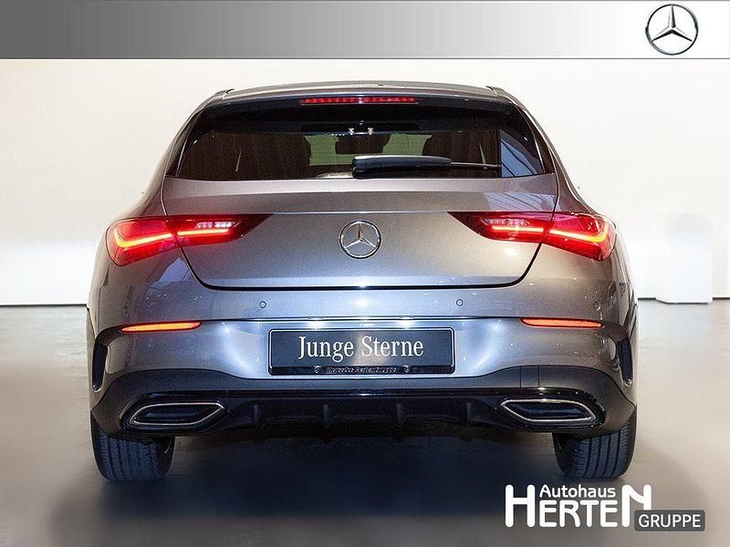 Gebraucht Mercedes CLA200 AMG Line Premium 163 PS (119 kW) 2023 Mountaingrau Limousine