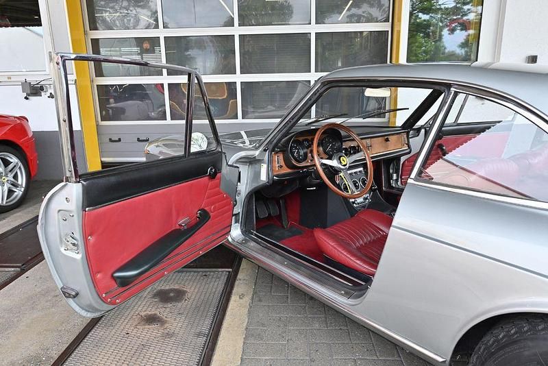 Gebraucht Ferrari 330 300 PS (220 kW) 1966 Silber Coupé