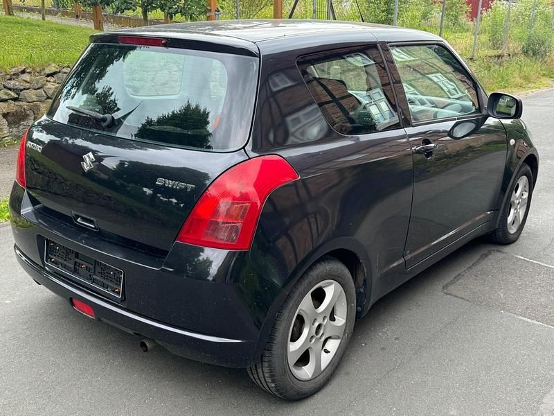 Usado Suzuki Swift 92 CV (67 kW) 2007 Negro Utilitario