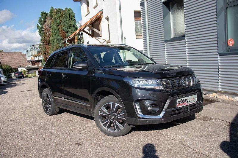 Schwarz Gebraucht 2021 Suzuki Vitara Comfort+ SUV | 18.900 € (Fairer Preis) - Bild 1/4