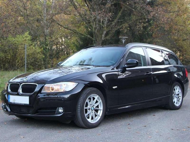 Schwarz Gebraucht 2010 BMW 318 Kombi | 3.750 € (Guter Preis) - Bild 1/4
