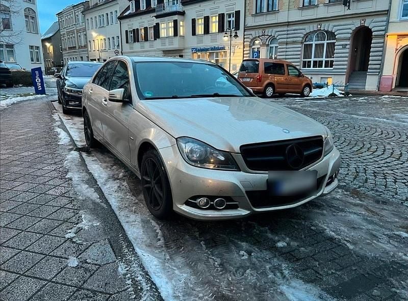 Gebraucht Mercedes C180 156 PS (114 kW) 2011 Beige Limousine