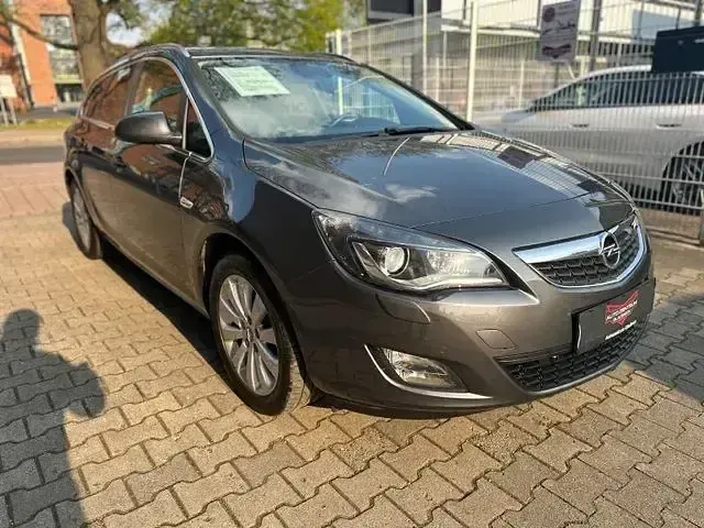 Usata Opel Astra Elegance 150 kW (204 CV) 2011 Andere Utilitaria