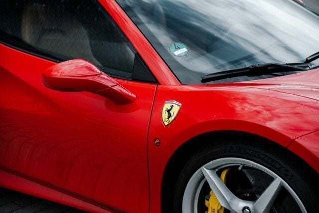 Gebraucht Ferrari 488 669 PS (492 kW) 2019 Rot Cabrio