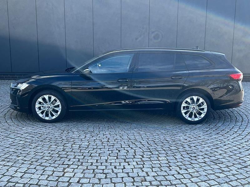 Neu Skoda Superb Selection 150 PS (110 kW) 2026 Graphitgrau metallic Kombi