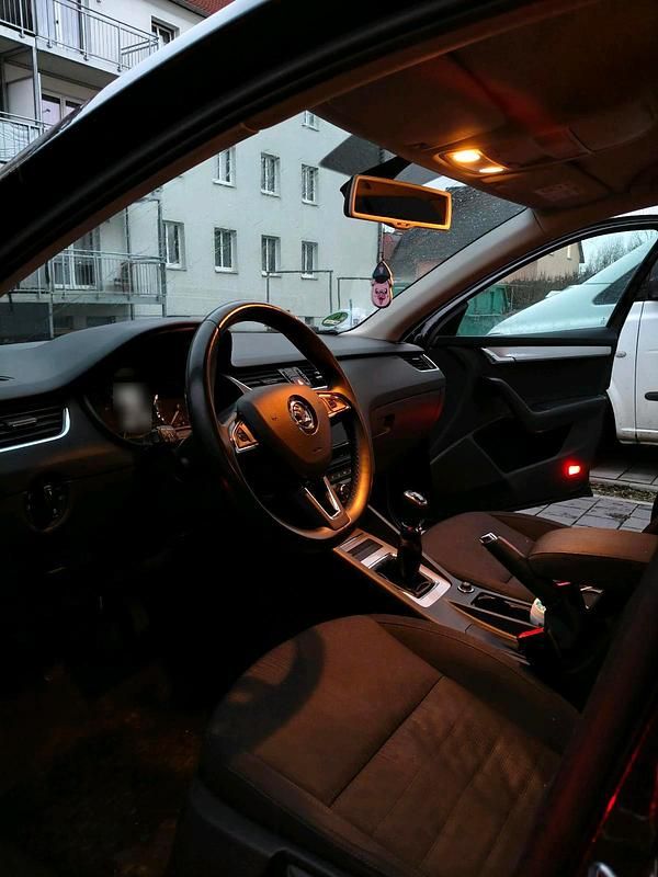 Gebraucht Skoda Octavia 150 PS (110 kW) 2016 Schwarz Kleinwagen