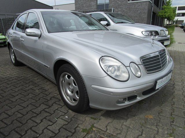 Gebraucht Mercedes E240 Classic 177 PS (130 kW) 2004 Silber metallic Limousine