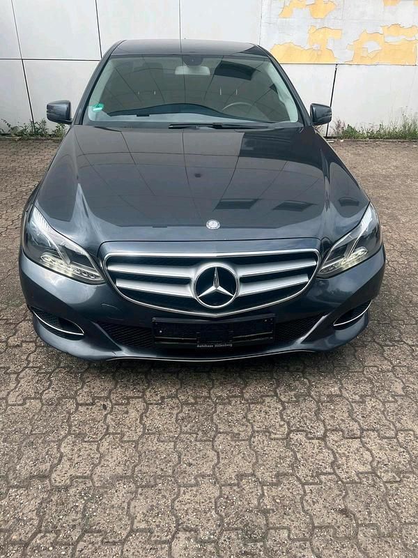 Grau Gebraucht 2014 Mercedes E200 Kombi | 12.000 € (Guter Preis) - Bild 1/4