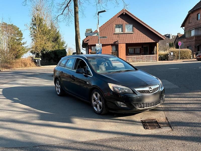 Gebraucht Opel Astra 140 PS (102 kW) 2011 Schwarz Kombi