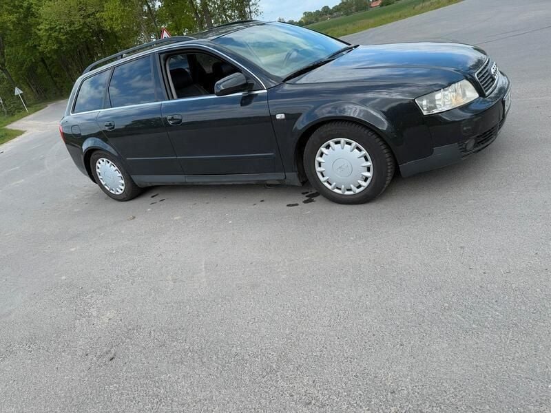 Schwarz Gebraucht 2002 Audi A4 Kombi | 1.300 € - Bild 1/4