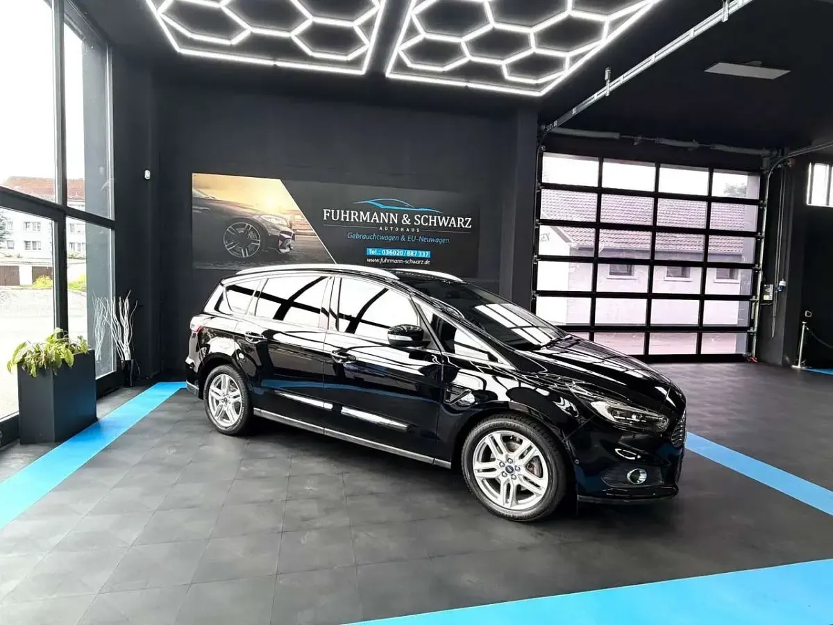 Gebraucht Ford S-MAX Titanium 150 PS (110 kW) 2018 Schwarz Van / Kleinbus