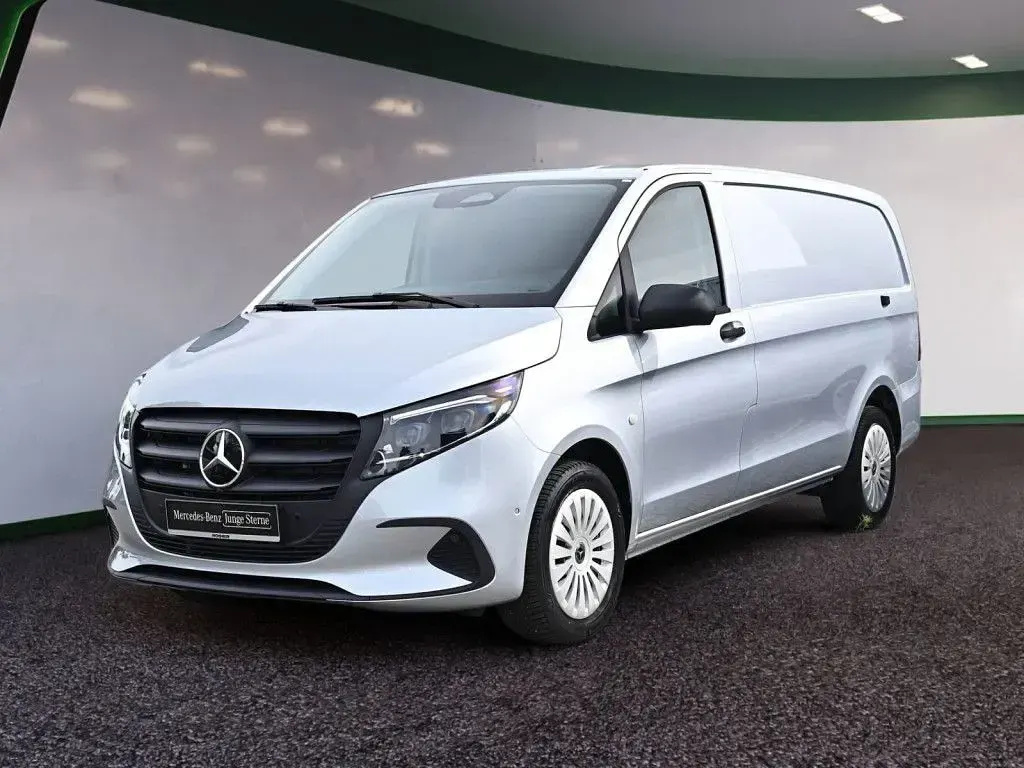 Gebraucht Mercedes Vito 163 PS (119 kW) 2025 Silber / hightechsilber Van