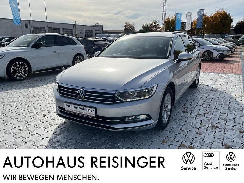 Silber Gebraucht 2018 VW Passat Comfortline Kombi | 17.450 € (Fairer Preis) - Bild 1/4