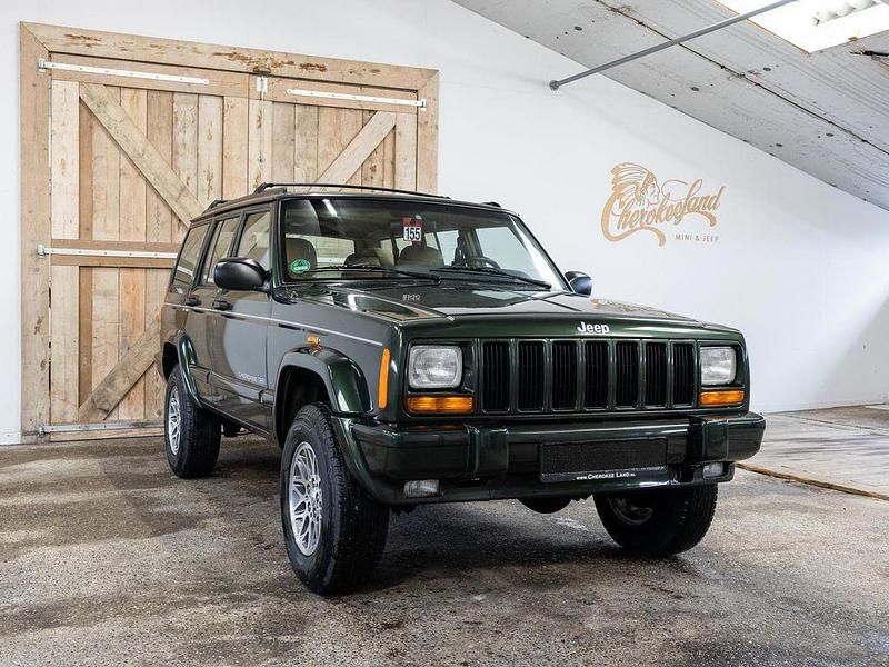 Second-hand Jeep Cherokee 178 CP (130 kW) 2000 Negru SUV
