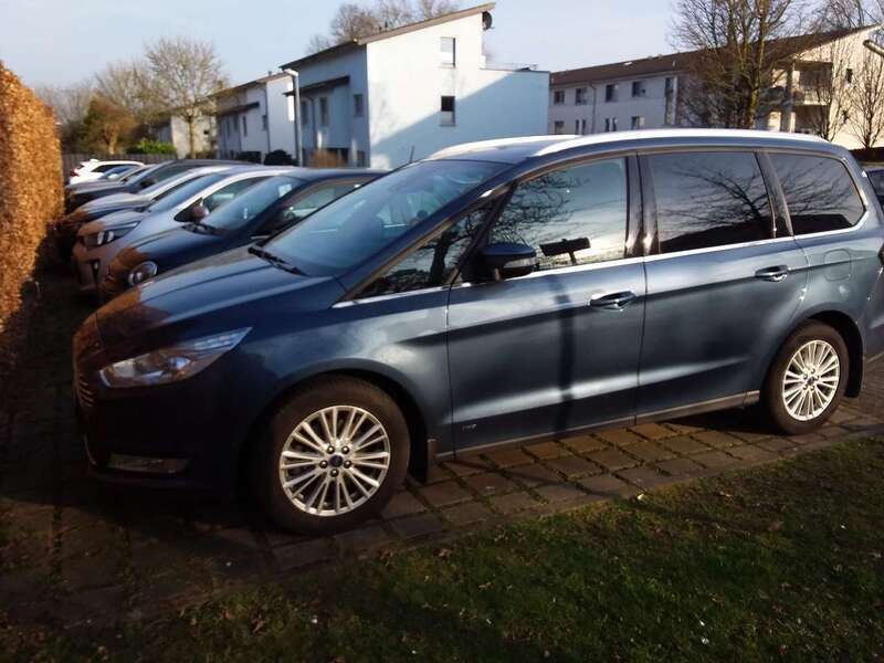 Blau Gebraucht 2019 Ford Galaxy Titanium Van / Kleinbus | 24.550 € (Fairer Preis) - Bild 1/4