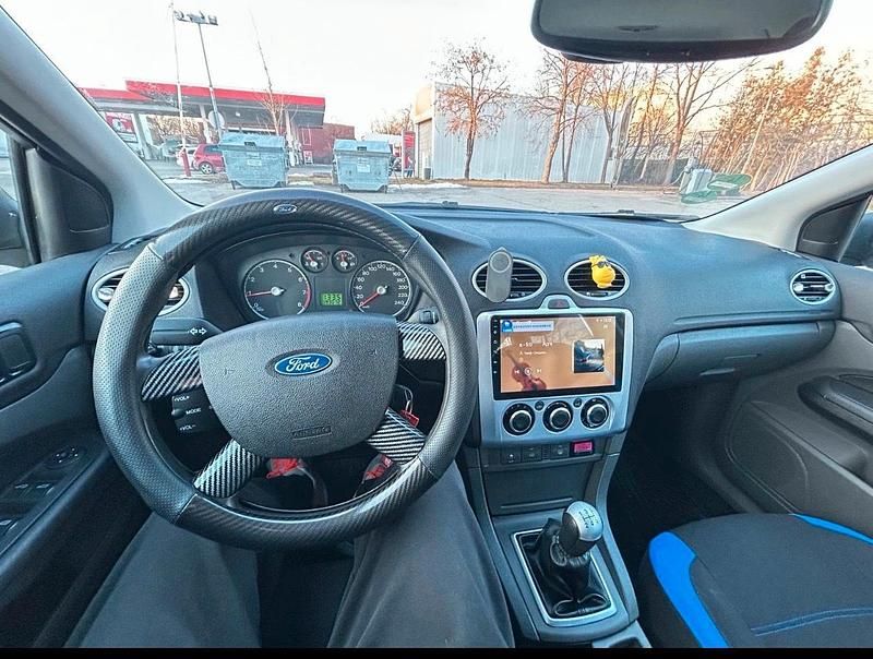 Gebraucht Ford Focus 125 PS (91 kW) 2006 Silber Limousine