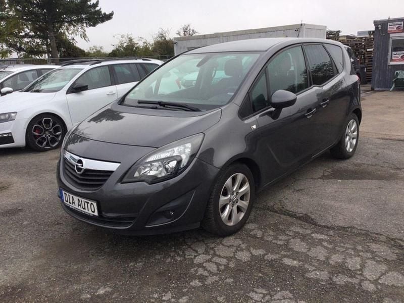 Grau Gebraucht 2011 Opel Meriva Design Edition Van / Kleinbus | 3.499 € (Guter Preis) - Bild 1/4