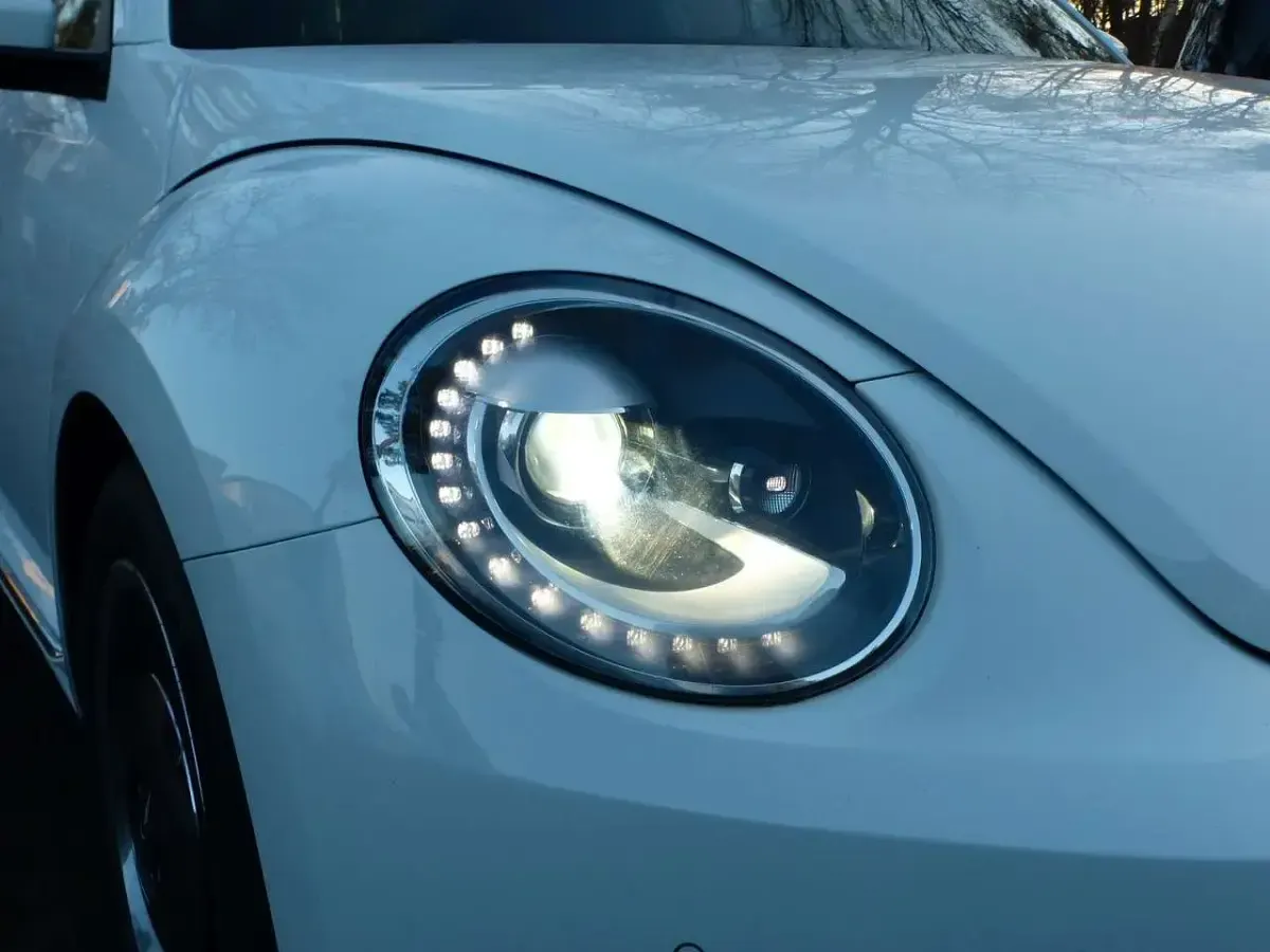 Używany VW Beetle Cup 160 KM (117 kW) 2014 Biały Hatchback