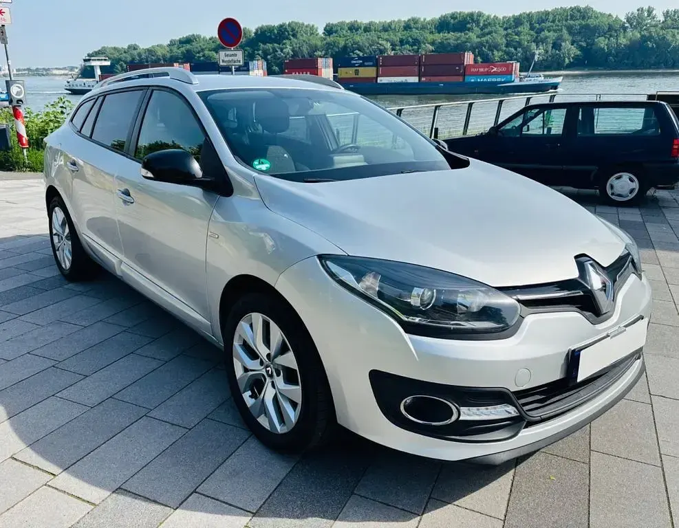 Używany Renault Mégane LIMITED 110 KM (80 kW) 2015 Srebrny Sedan/Limuzyna