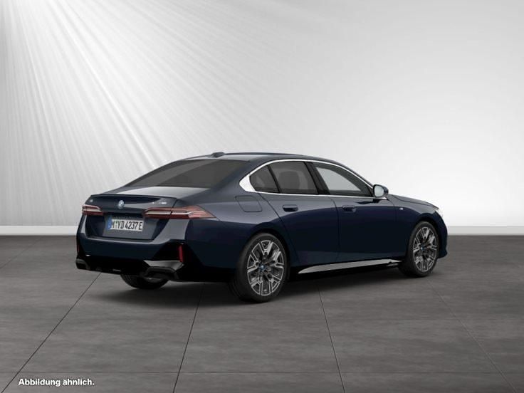 Gebraucht BMW i5 M Sport 289 kW (394 PS) 2025 Carbonschwarz metallic Limousine