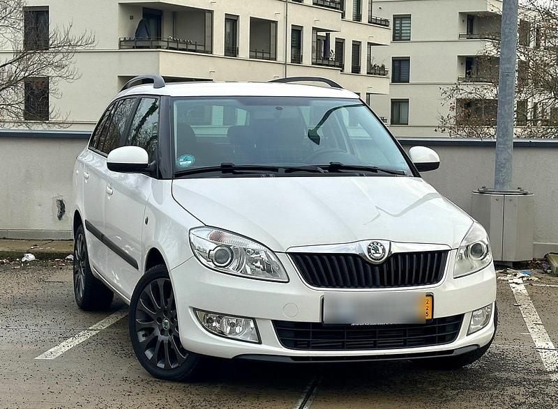 Weiß Gebraucht 2011 Skoda Fabia Kombi | 3.599 € (Superpreis) - Bild 1/4