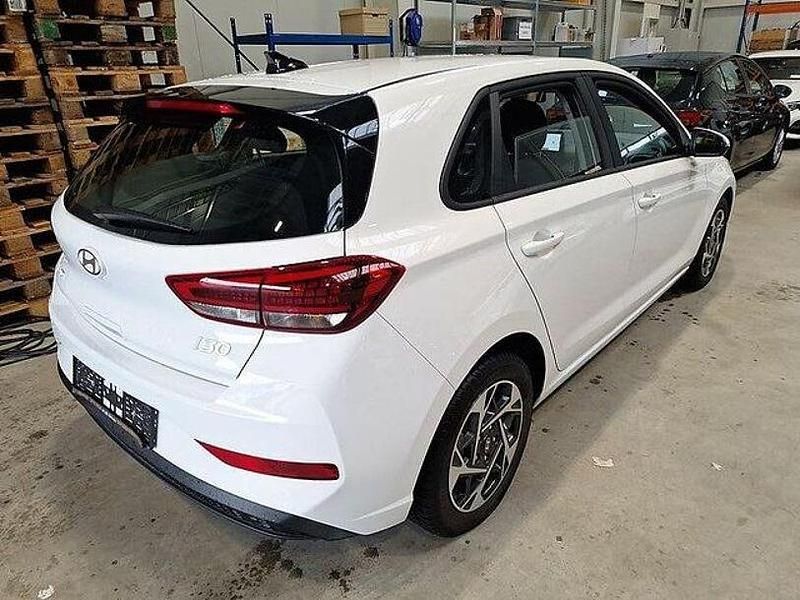 Gebraucht Hyundai i30 Style 101 PS (74 kW) 2024 Weiß Limousine