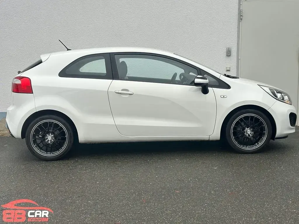 Gebraucht Kia Rio Edition 7 86 PS (63 kW) 2012 Weiß Limousine