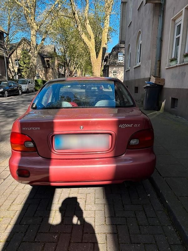 Usata Hyundai Accent 75 CV (55 kW) 1996 Rosso Berlina