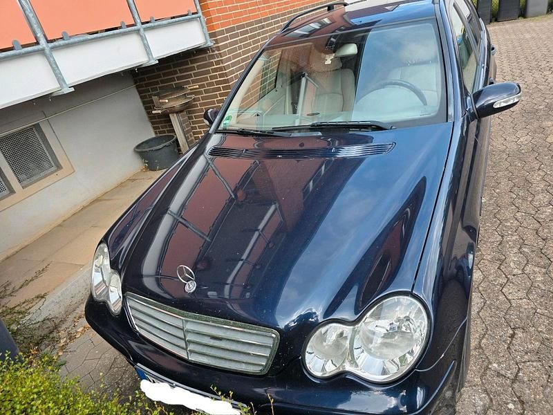 Gebraucht 2003 Mercedes 220 Kombi | 1.800 € - Bild 1/4