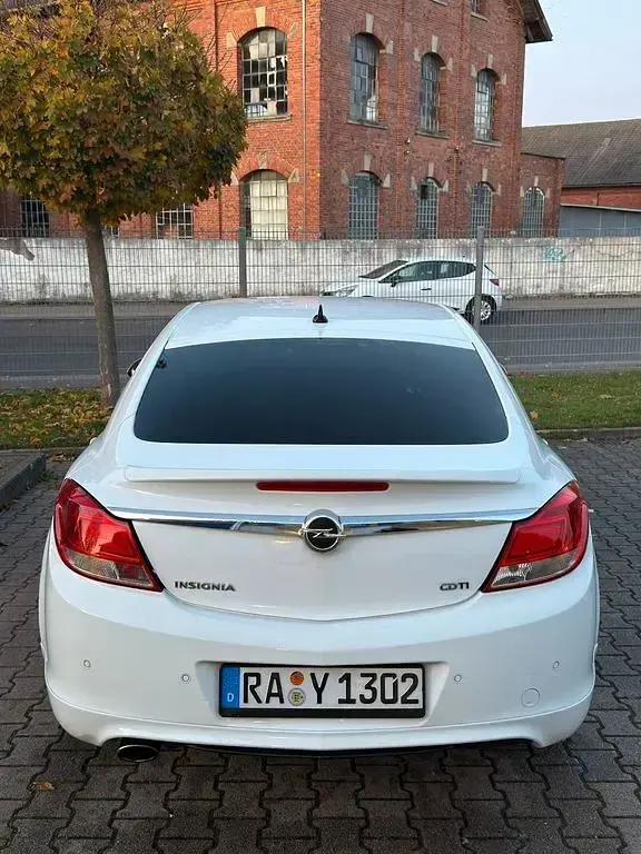 Gebraucht Opel Insignia Edition 160 PS (117 kW) 2011 Weiß Limousine