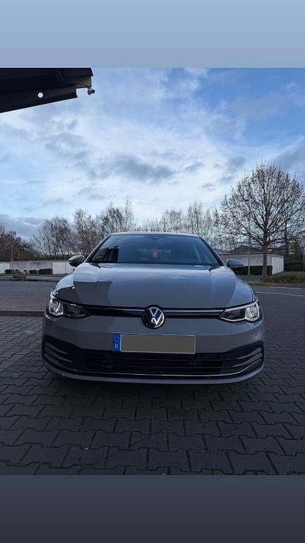 Grau Gebraucht 2022 VW Golf Life Limousine | 21.750 € (Fairer Preis) - Bild 1/4