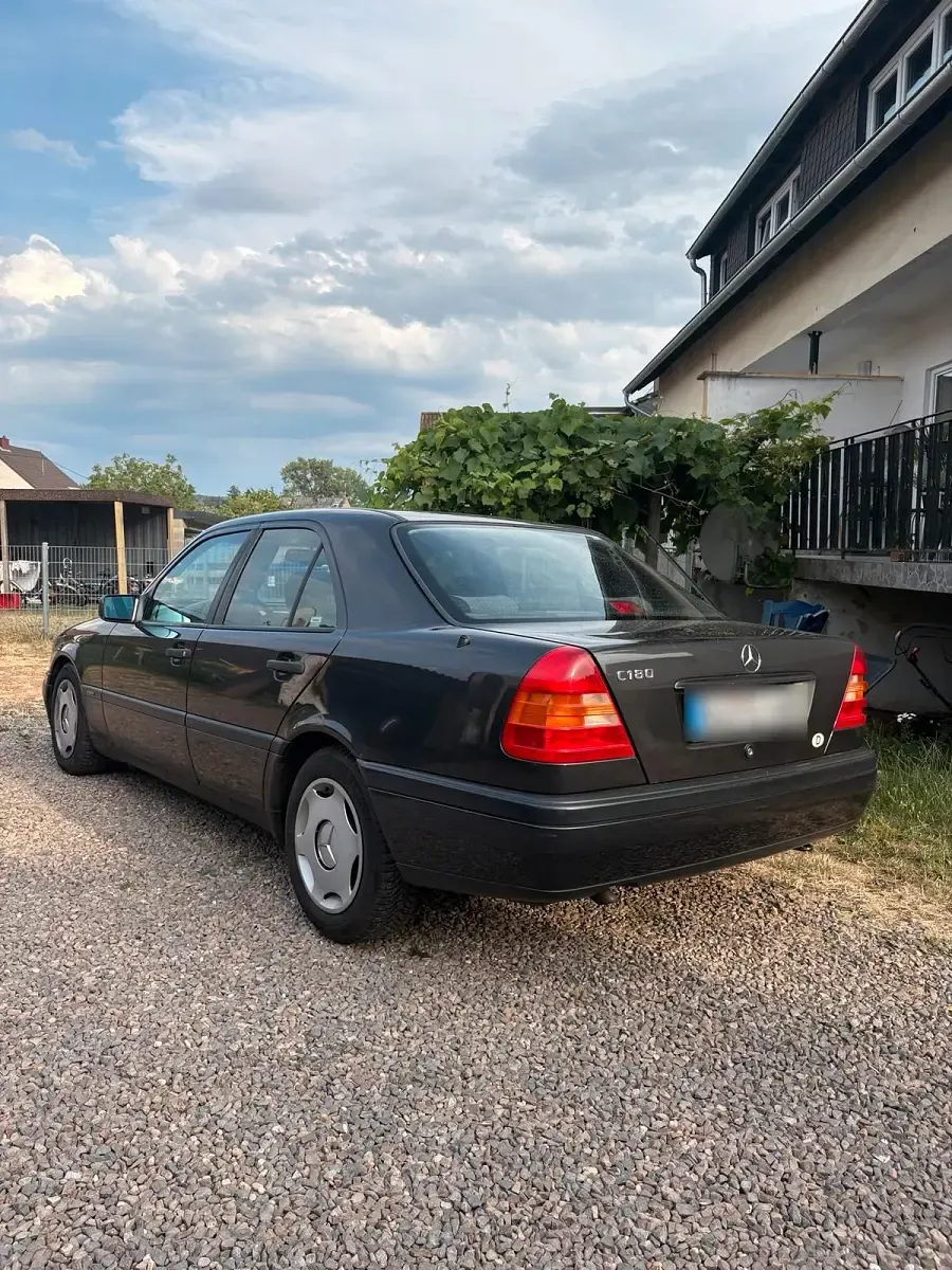 Gebraucht Mercedes C180 122 PS (89 kW) 1995 Grau Limousine