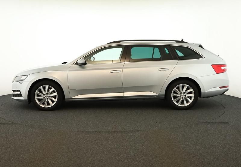Gebraucht Skoda Superb Ambition 200 PS (147 kW) 2022 Brilliantsilber metallic Kombi