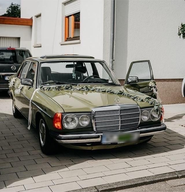 Grün Gebraucht 1982 Mercedes E230 Limousine | 10.000 € - Bild 1/4