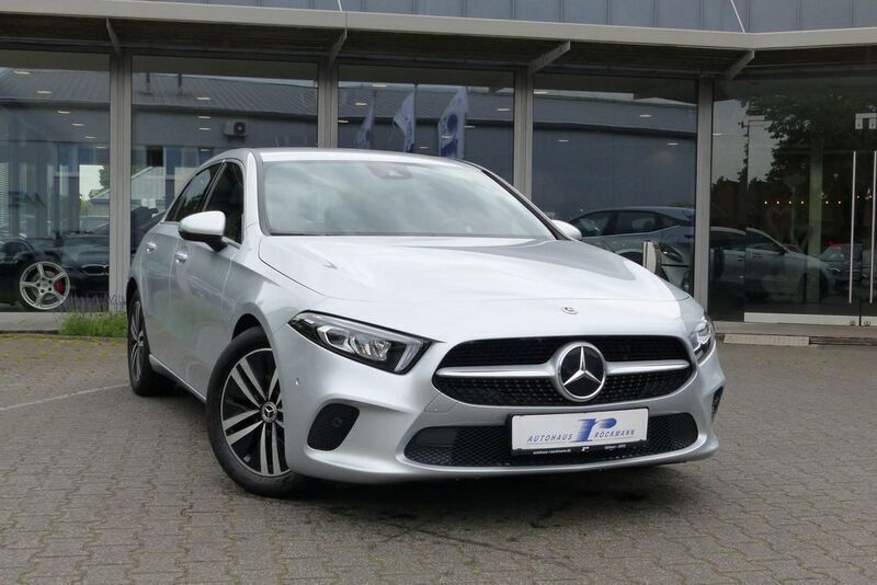 Iridiumsilber metalliclack Gebraucht 2022 Mercedes A200 Limousine | 26.480 € (Fairer Preis) - Bild 1/4